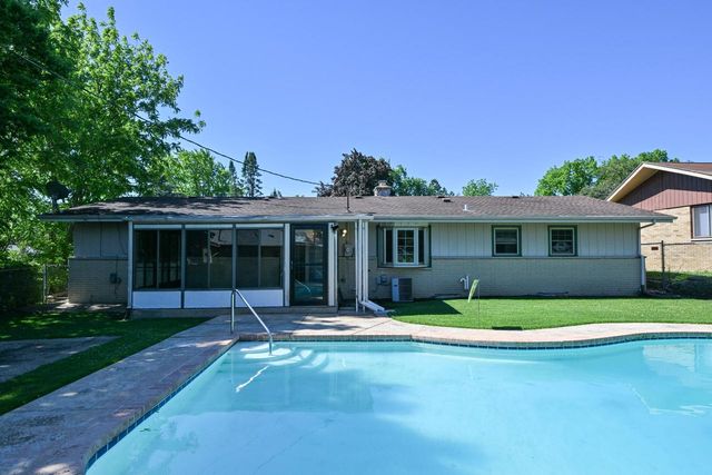 1710 Poplar AVENUE, South Milwaukee, WI 53172