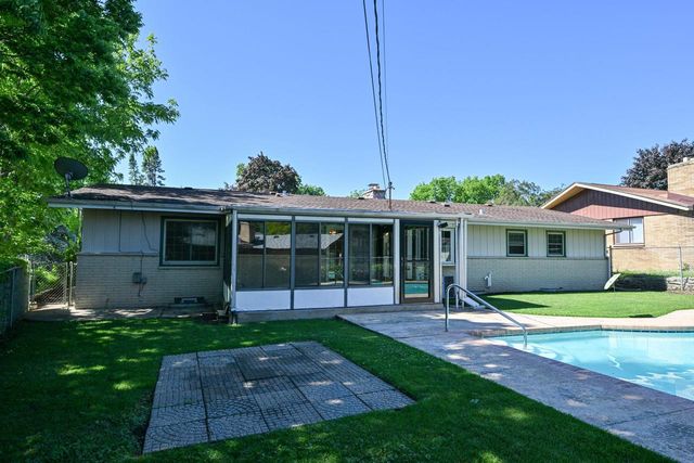 1710 Poplar AVENUE, South Milwaukee, WI 53172