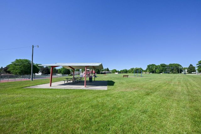 1710 Poplar AVENUE, South Milwaukee, WI 53172