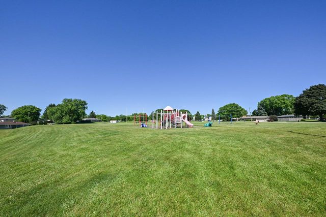 1710 Poplar AVENUE, South Milwaukee, WI 53172