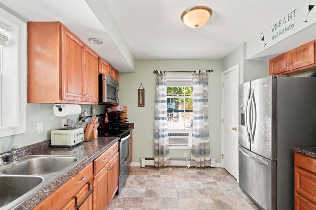 21 Browns Brook Rd, Webster, MA 01570