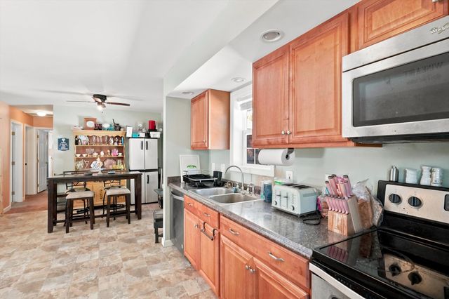 21 Browns Brook Rd, Webster, MA 01570