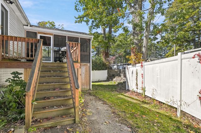 21 Browns Brook Rd, Webster, MA 01570
