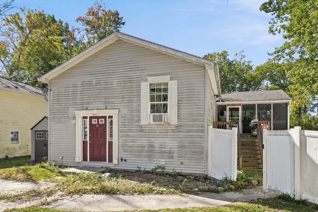 21 Browns Brook Rd, Webster, MA 01570