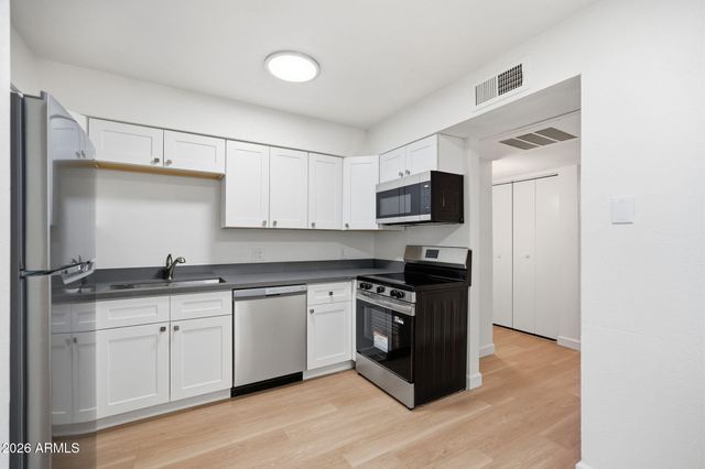 2844 E MARCONI Avenue 101, Phoenix, AZ 85032