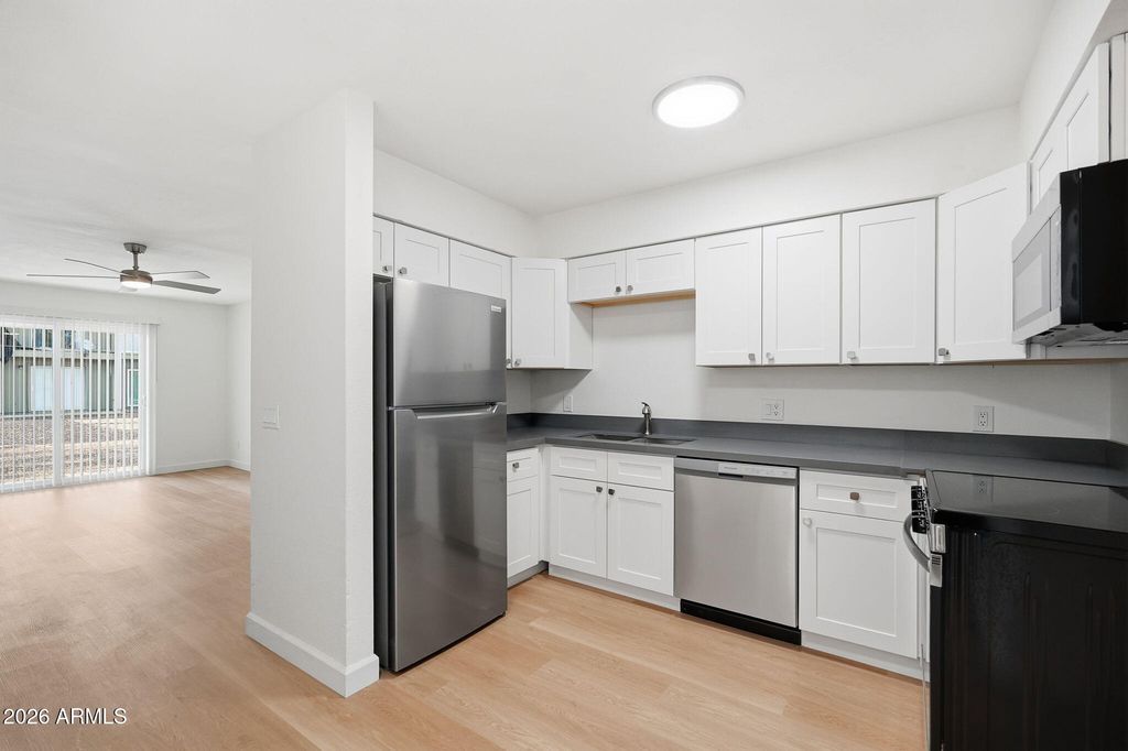 2844 E MARCONI Avenue 101, Phoenix, AZ 85032