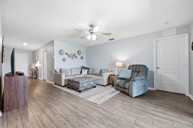 1607 SWAN LAKE CIRCLE, Dundee, FL 33838