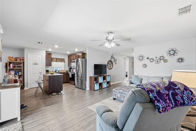 1607 SWAN LAKE CIRCLE, Dundee, FL 33838