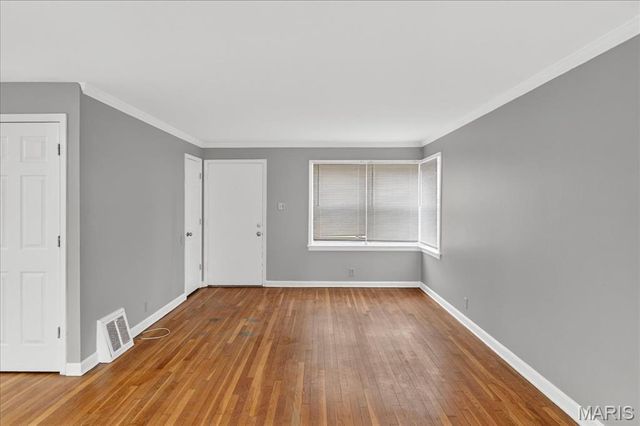 10128 Ashbrook Drive, St Louis, MO 63137