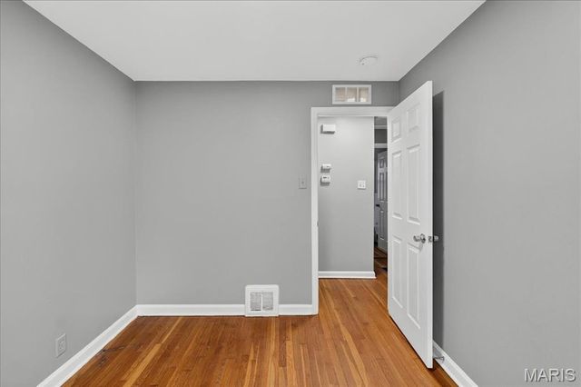 10128 Ashbrook Drive, St Louis, MO 63137