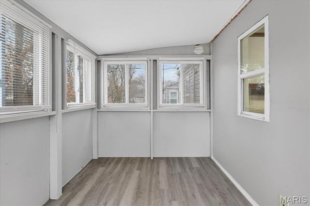 10128 Ashbrook Drive, St Louis, MO 63137