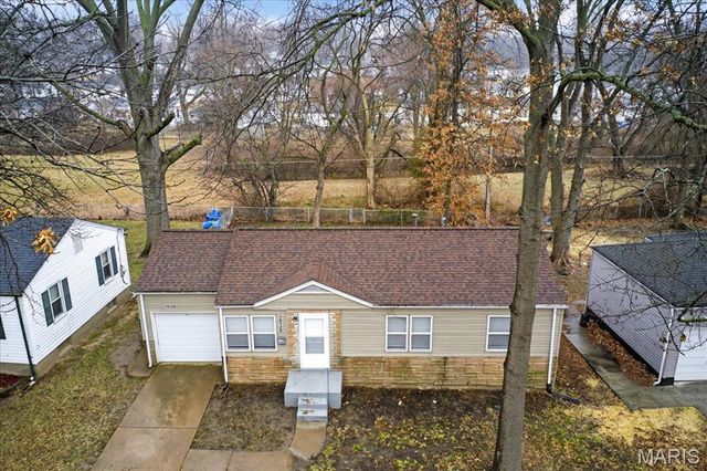 10128 Ashbrook Drive, St Louis, MO 63137