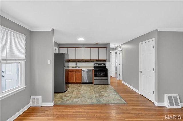 10128 Ashbrook Drive, St Louis, MO 63137