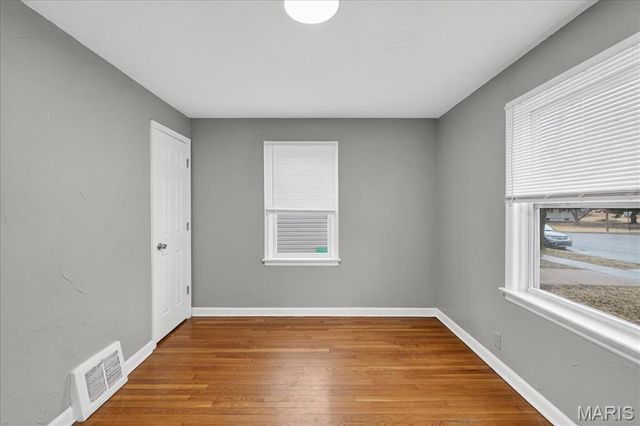 10128 Ashbrook Drive, St Louis, MO 63137