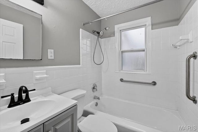 10128 Ashbrook Drive, St Louis, MO 63137