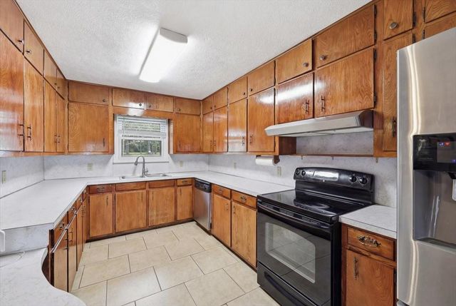 134 Meneley Road, Winnie, TX 77665