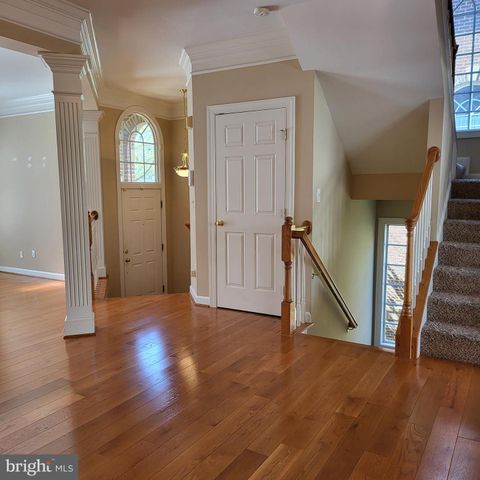 9239 POINT REPLETE DR, Fort Belvoir, VA 22060