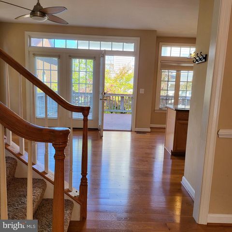 9239 POINT REPLETE DR, Fort Belvoir, VA 22060