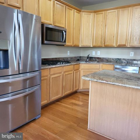 9239 POINT REPLETE DR, Fort Belvoir, VA 22060