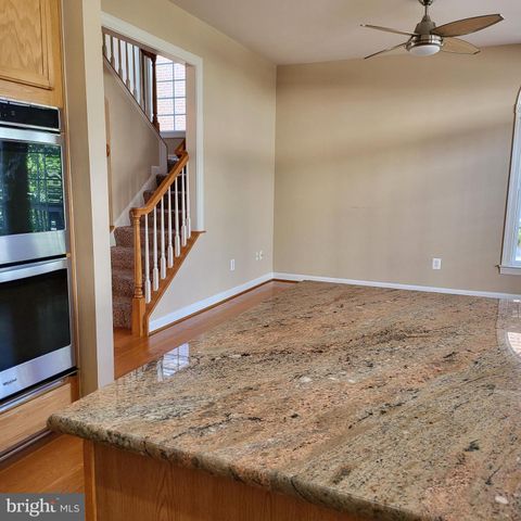 9239 POINT REPLETE DR, Fort Belvoir, VA 22060