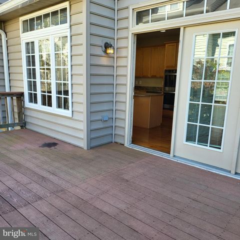 9239 POINT REPLETE DR, Fort Belvoir, VA 22060