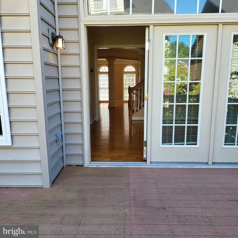 9239 POINT REPLETE DR, Fort Belvoir, VA 22060