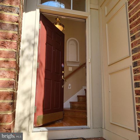 9239 POINT REPLETE DR, Fort Belvoir, VA 22060