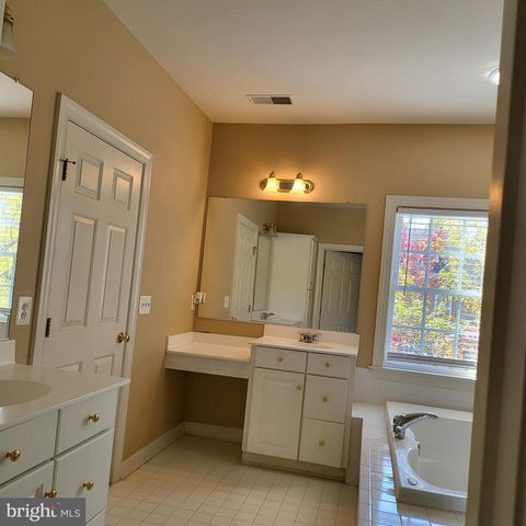 9239 POINT REPLETE DR, Fort Belvoir, VA 22060
