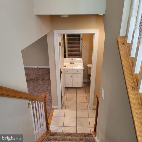9239 POINT REPLETE DR, Fort Belvoir, VA 22060
