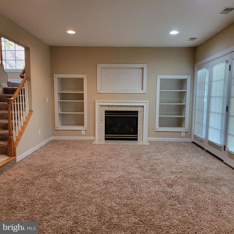 9239 POINT REPLETE DR, Fort Belvoir, VA 22060