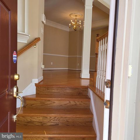 9239 POINT REPLETE DR, Fort Belvoir, VA 22060