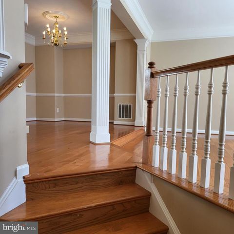 9239 POINT REPLETE DR, Fort Belvoir, VA 22060