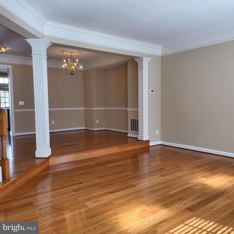 9239 POINT REPLETE DR, Fort Belvoir, VA 22060