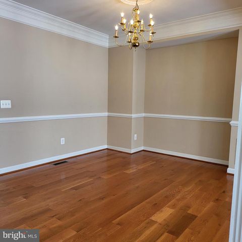 9239 POINT REPLETE DR, Fort Belvoir, VA 22060