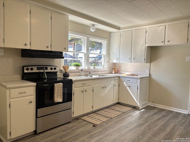 432 Moore, Seguin, TX 78155