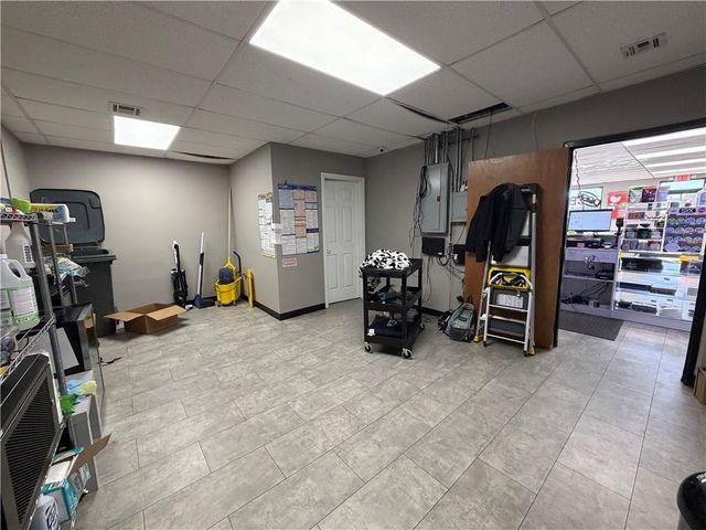 919 W Walnut Street, Rogers, AR 72756