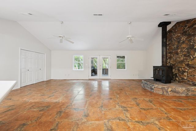 2757 Avenida De Soto, Navarre, FL 32566