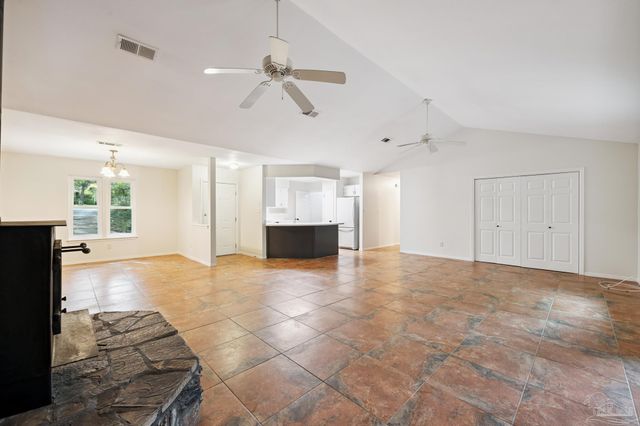 2757 Avenida De Soto, Navarre, FL 32566