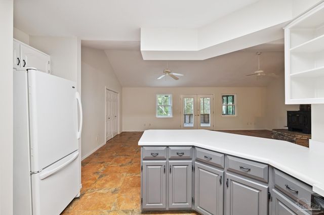 2757 Avenida De Soto, Navarre, FL 32566