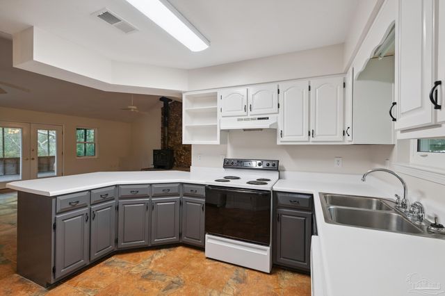 2757 Avenida De Soto, Navarre, FL 32566