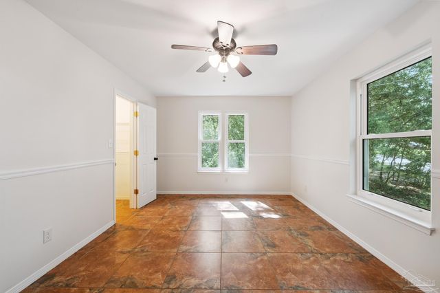 2757 Avenida De Soto, Navarre, FL 32566