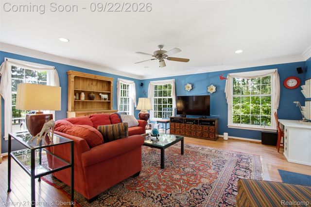 215 Vorn Lane, Bloomfield Charter Township, MI 48301