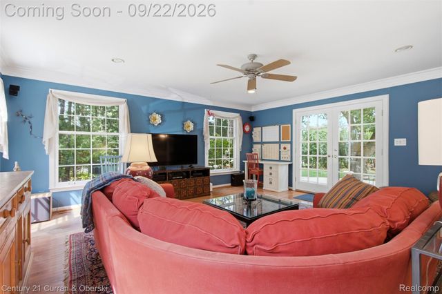 215 Vorn Lane, Bloomfield Charter Township, MI 48301