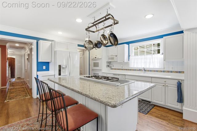 215 Vorn Lane, Bloomfield Charter Township, MI 48301