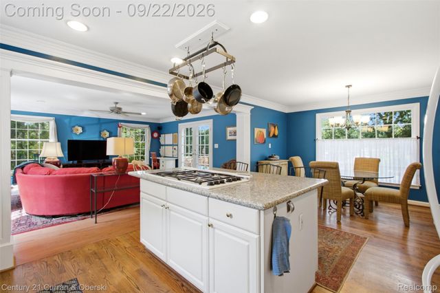 215 Vorn Lane, Bloomfield Charter Township, MI 48301