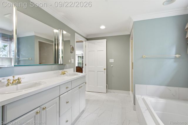 215 Vorn Lane, Bloomfield Charter Township, MI 48301