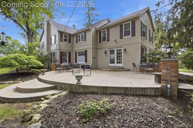 215 Vorn Lane, Bloomfield Charter Township, MI 48301