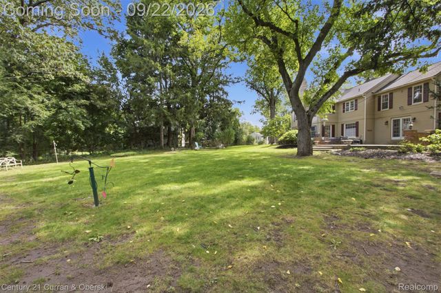 215 Vorn Lane, Bloomfield Charter Township, MI 48301