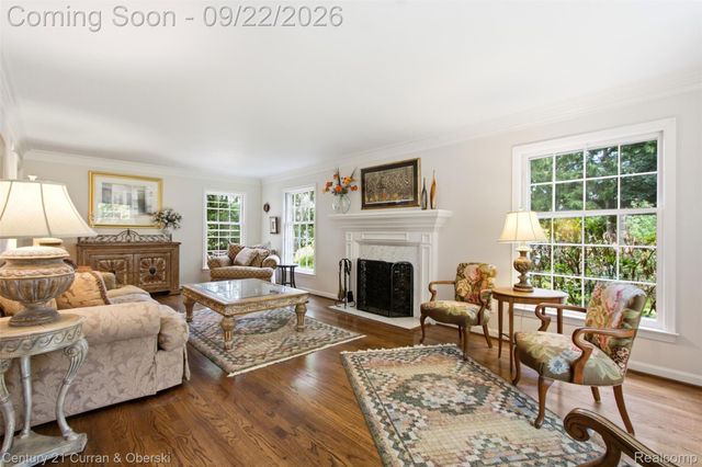 215 Vorn Lane, Bloomfield Charter Township, MI 48301