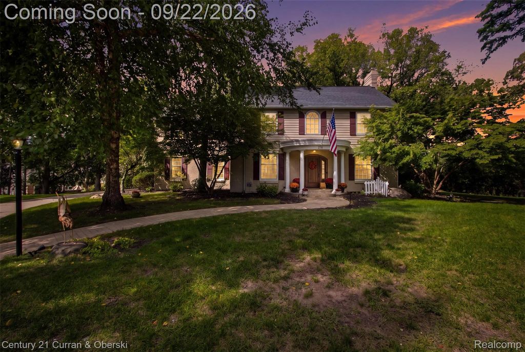 215 Vorn Lane, Bloomfield Charter Township, MI 48301